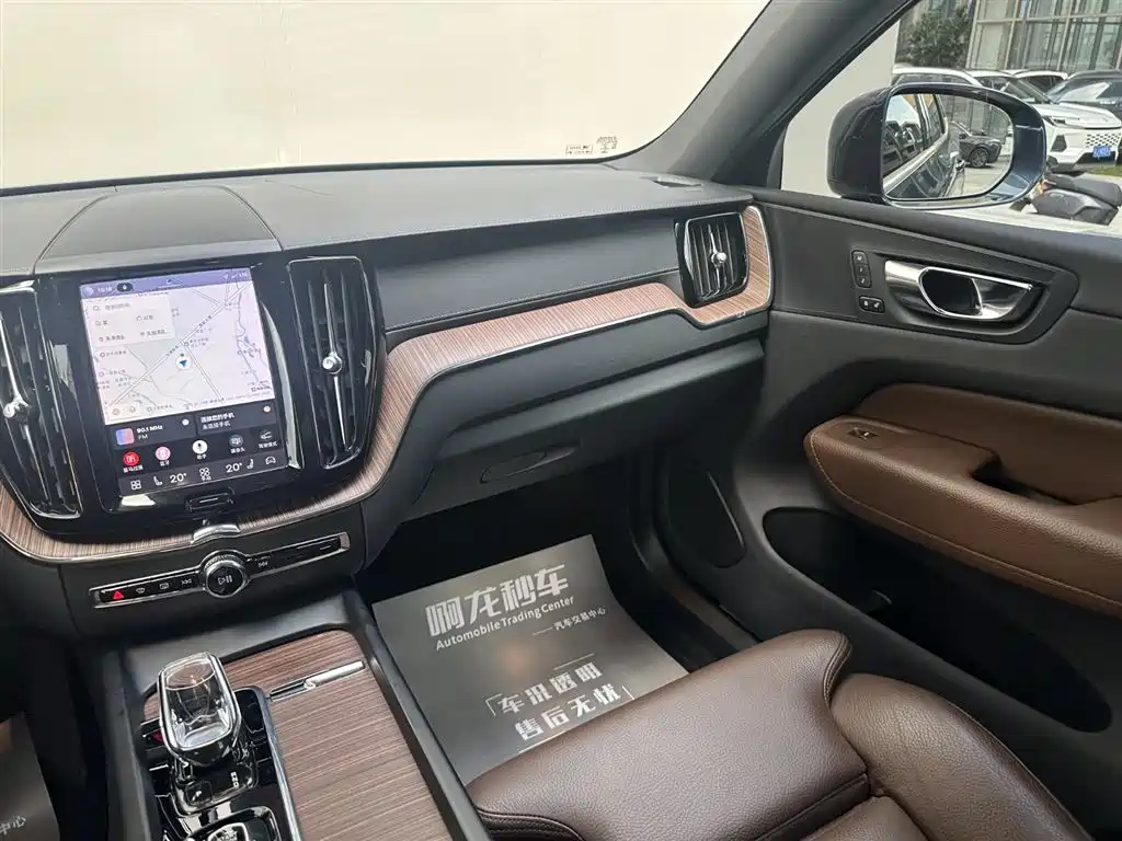Volvo XC60 2021 — фото 11