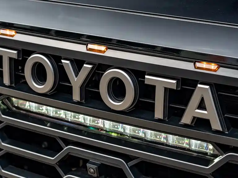Toyota Sequoia — фото 16