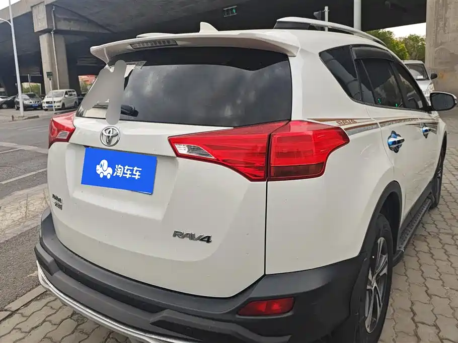 Toyota RAV4 2016 — фото 3