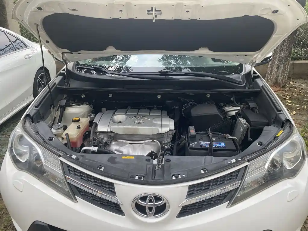 Toyota RAV4 2015 — фото 15