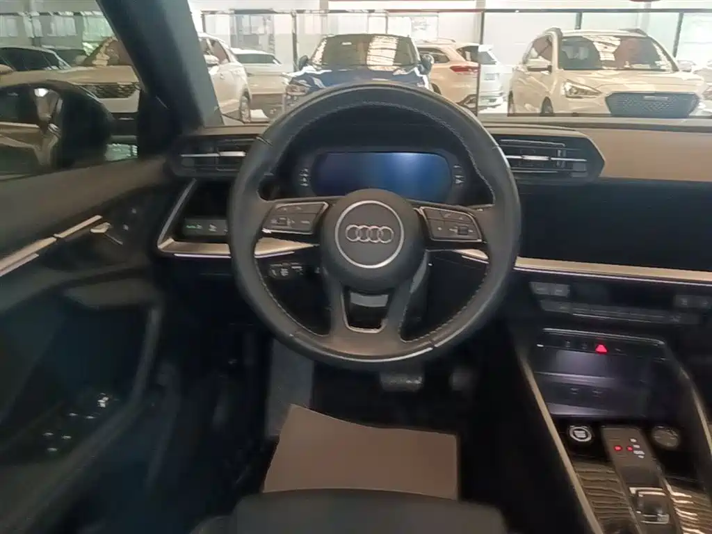Audi A3 2024 — фото 11
