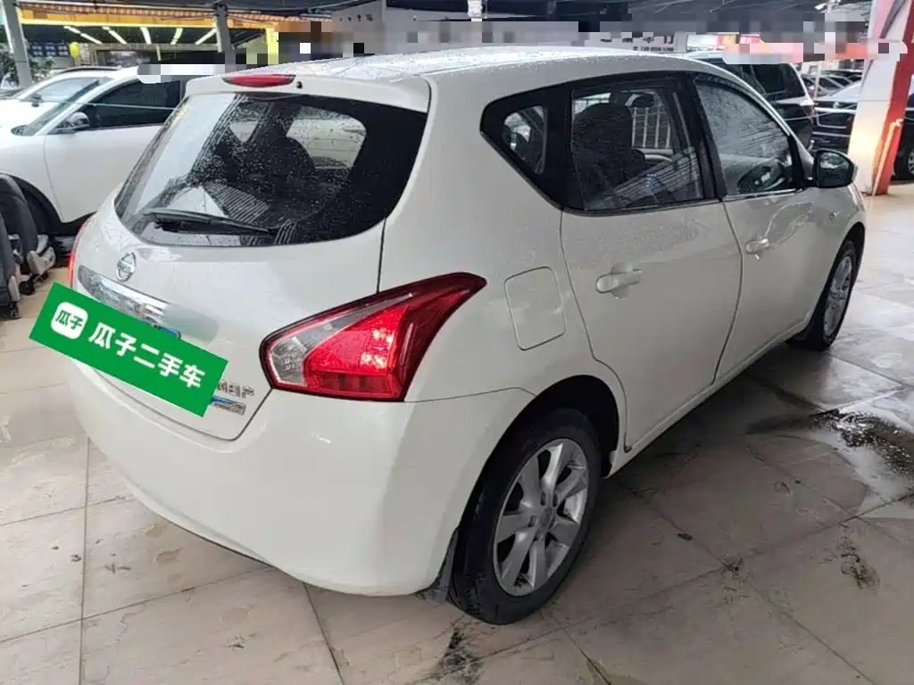 Nissan Tiida 2015