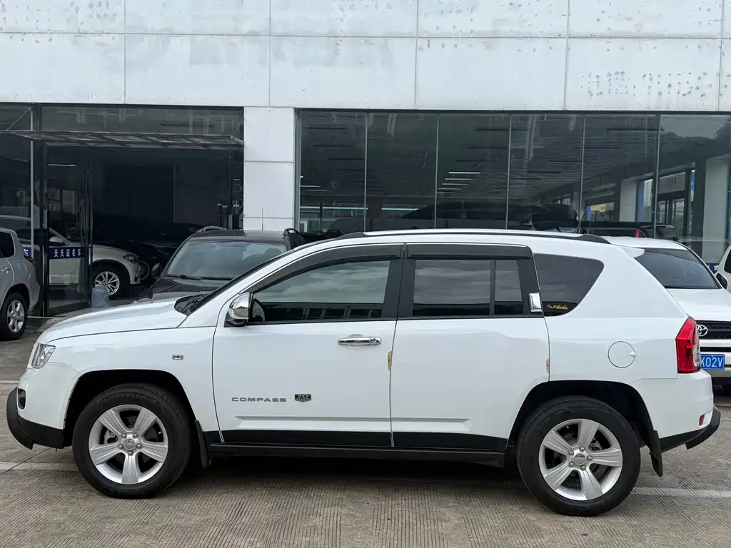Jeep Compass 2013 — фото 2