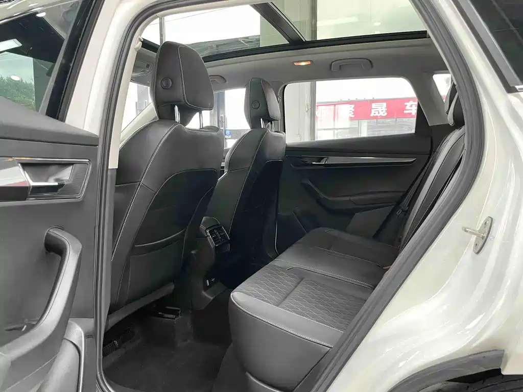 Skoda Karoq 2021 — фото 10
