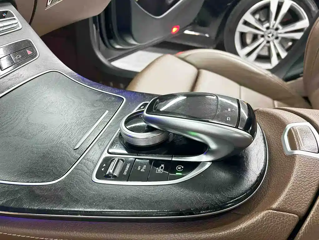 Mercedes-Benz E-Class 2018 — фото 14