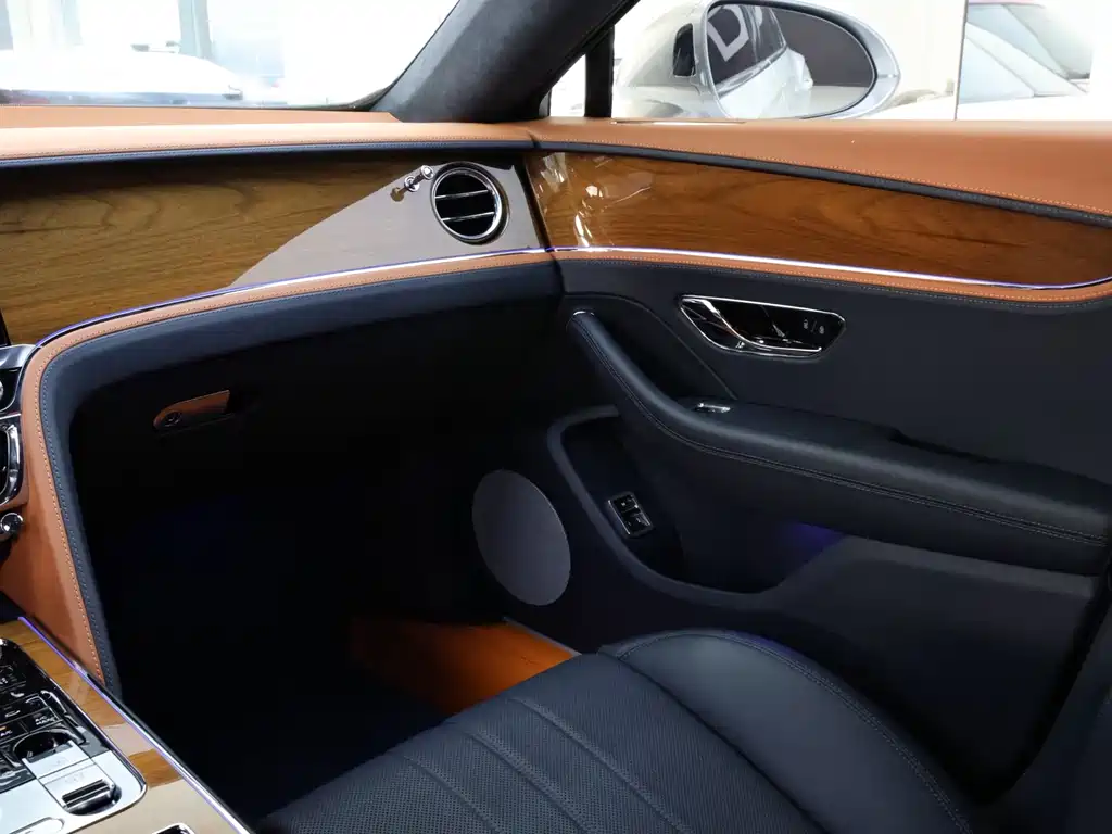 Bentley Flying Spur PHEV 2023 — фото 15