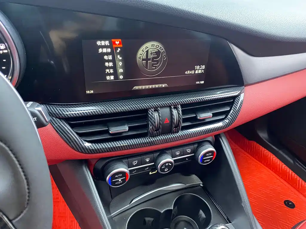 Alfa Romeo Giulia 2018 — фото 6