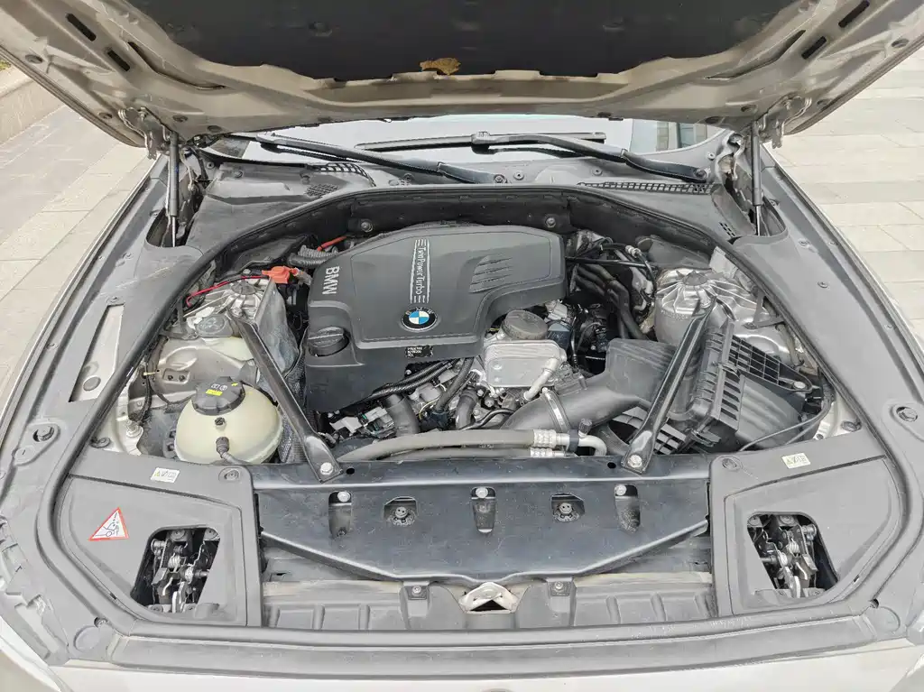 BMW 5 Series 2015 — фото 13