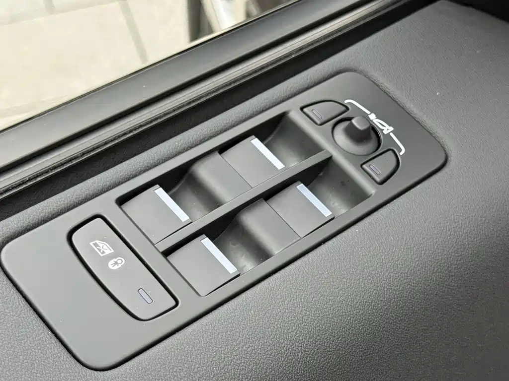 Land Rover Discovery Sport 2024 — фото 13