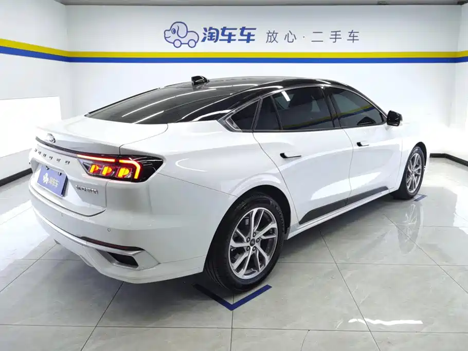 Ford Mondeo 2023 — фото 3