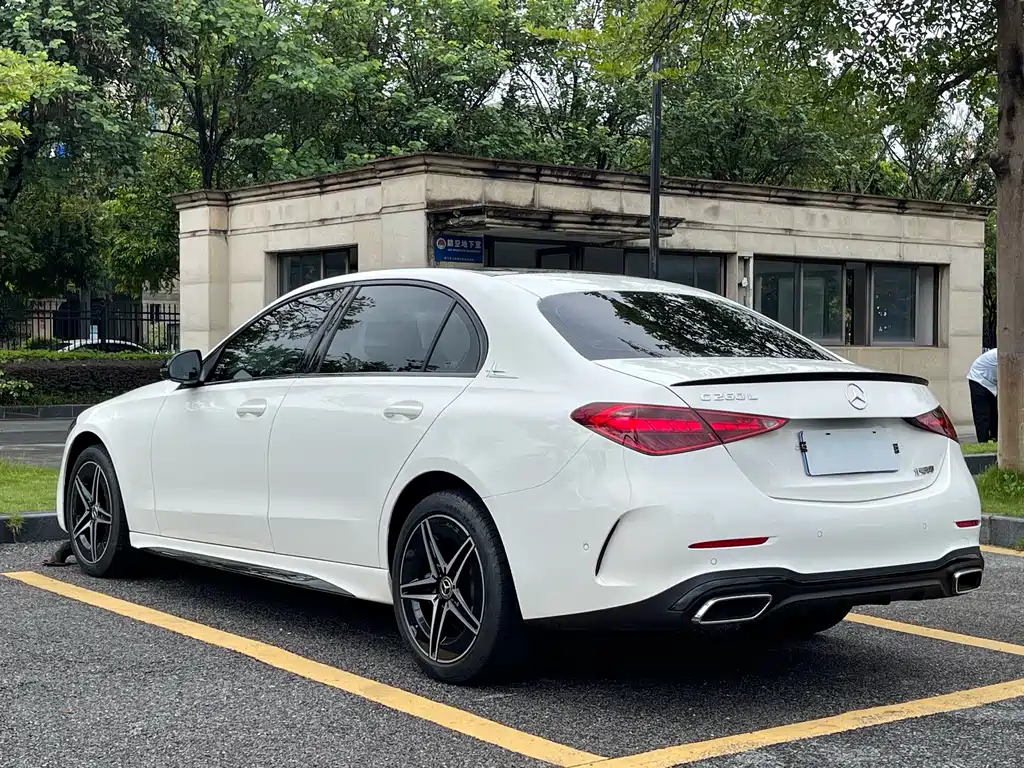 Mercedes-Benz C-Class 2025