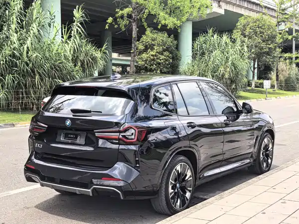 BMW iX3 2024