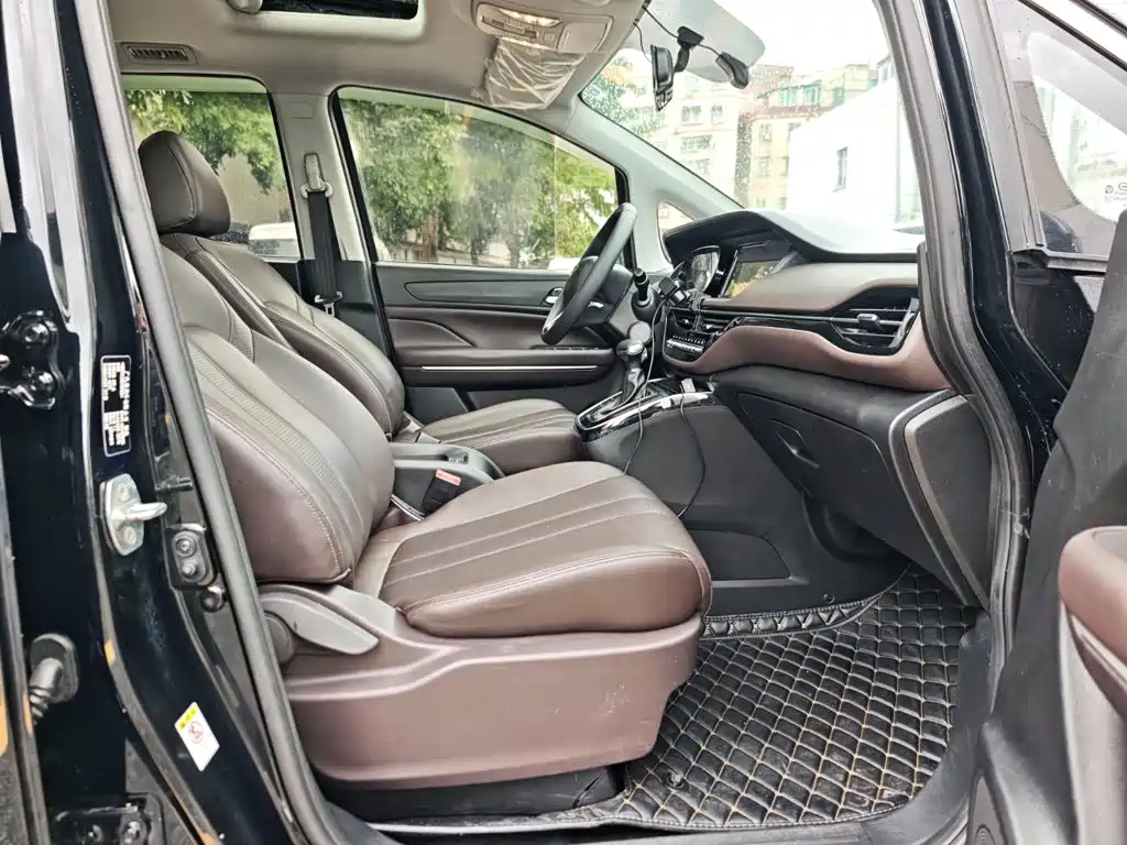 GAC Trumpchi M6 2019 — фото 17