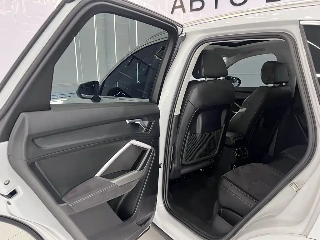 Audi Q3 2023 — фото 13