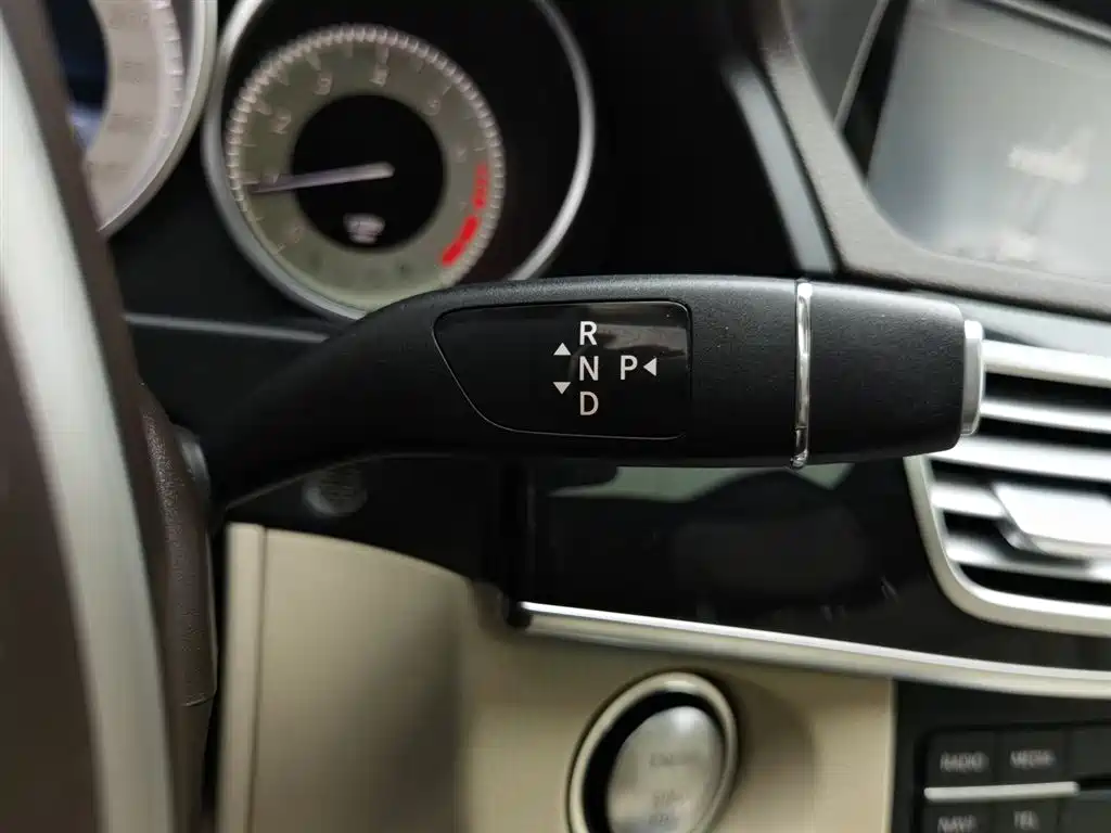 Mercedes-Benz E-Class 2015 — фото 13