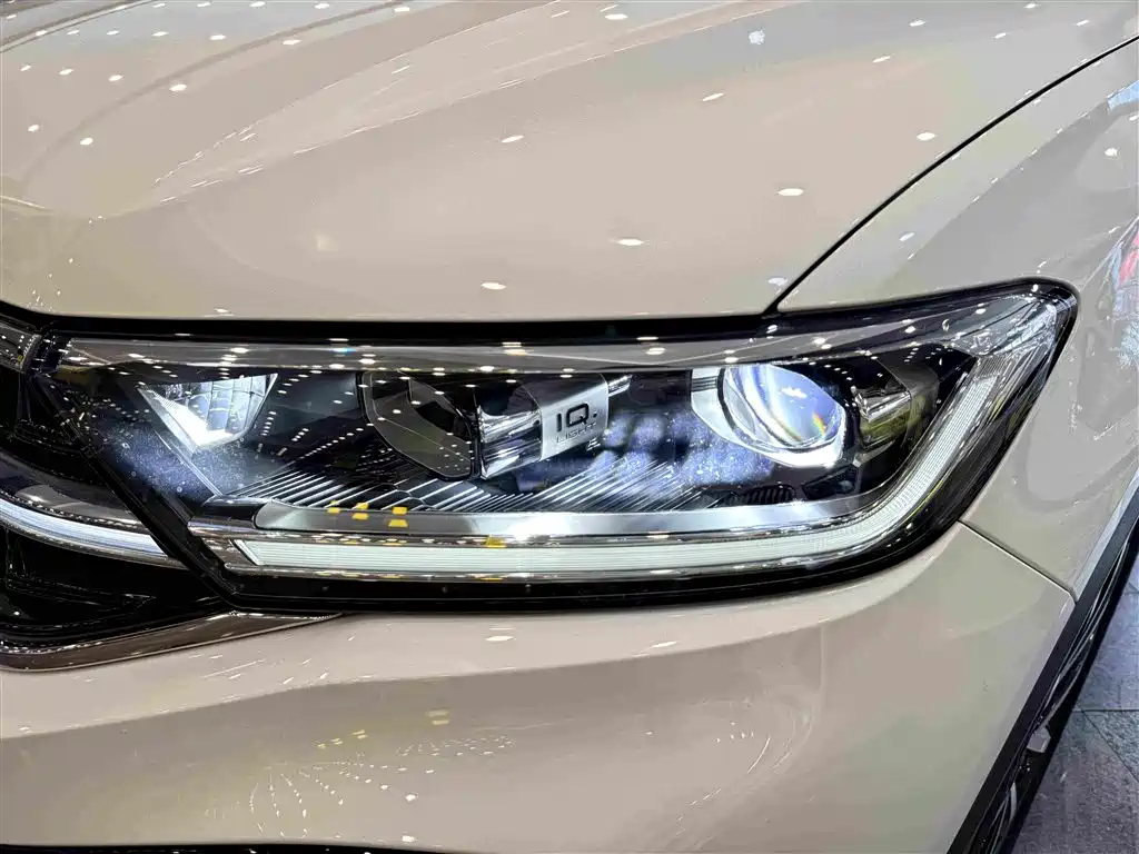 Volkswagen T-Roc 2023 — фото 14