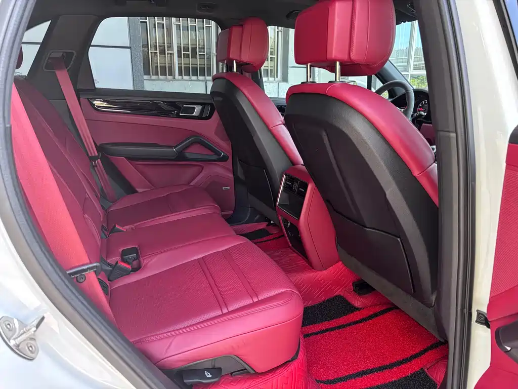 Porsche Cayenne 2022