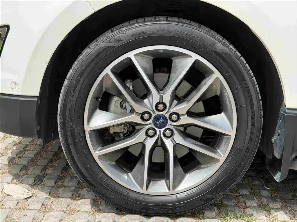 Ford Edge 2019 — фото 15