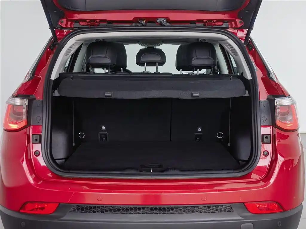 Jeep Compass 2018 — фото 16