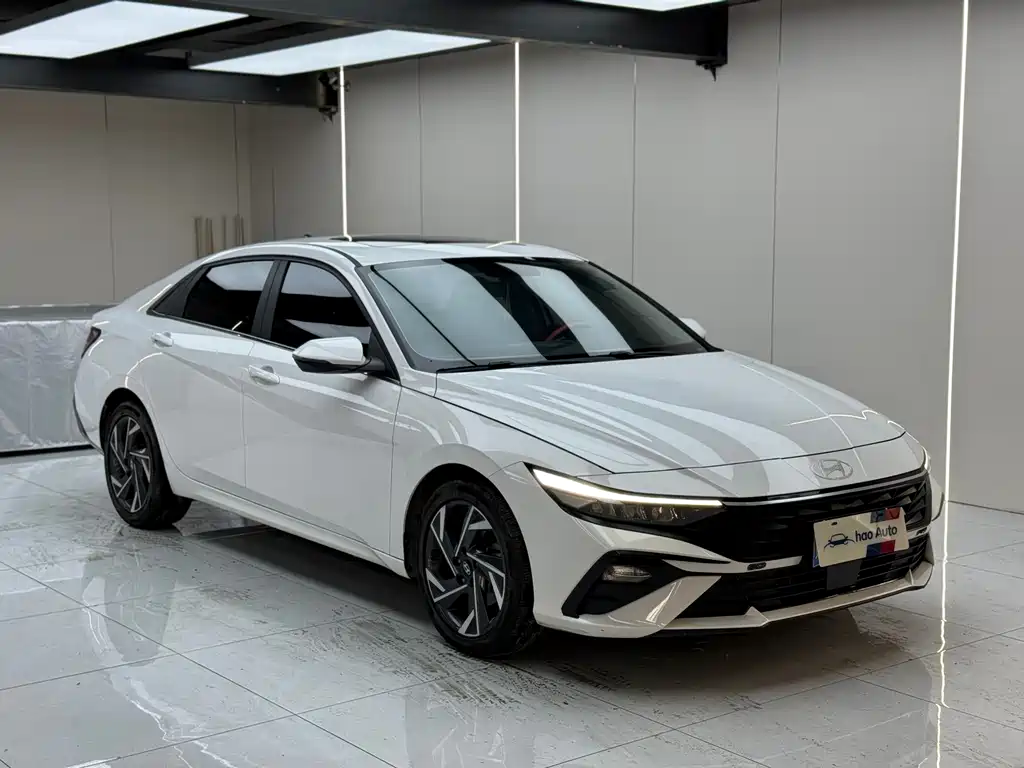 Hyundai Elantra 2023 — фото 3