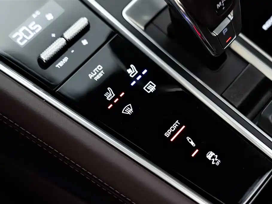 Porsche Panamera 2019 — фото 26