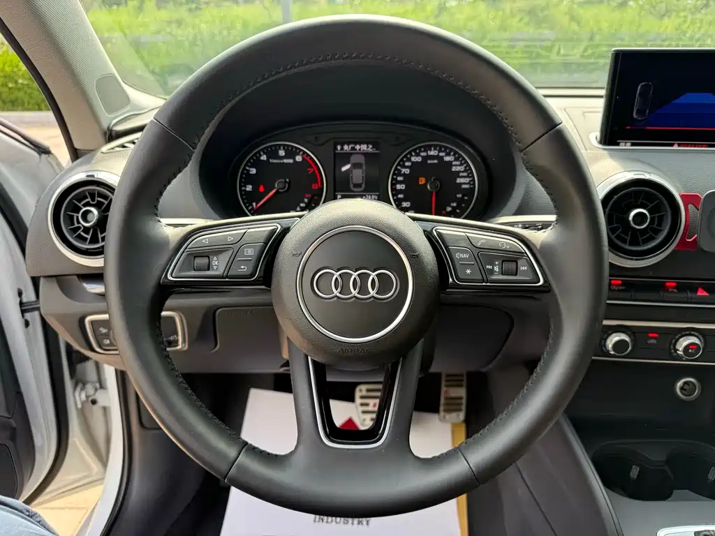 Audi A3 2017 — фото 10