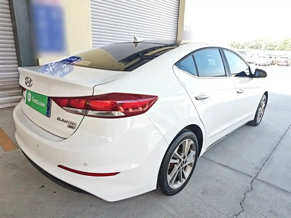 Hyundai Elantra 2018 — фото 7