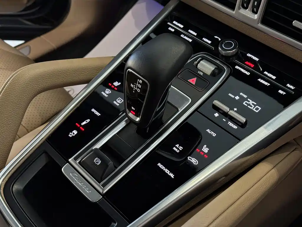 Porsche Cayenne 2018 — фото 12