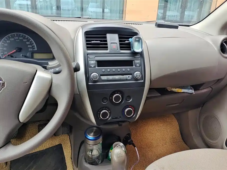 Nissan Sunny 2014 — фото 13