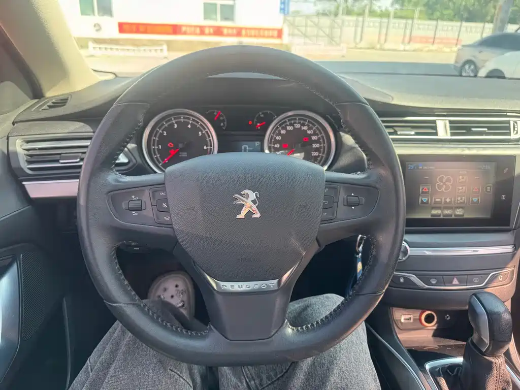 Peugeot 408 2014 — фото 13