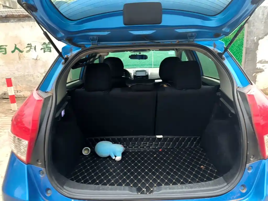Toyota Yaris L 2014 — фото 19