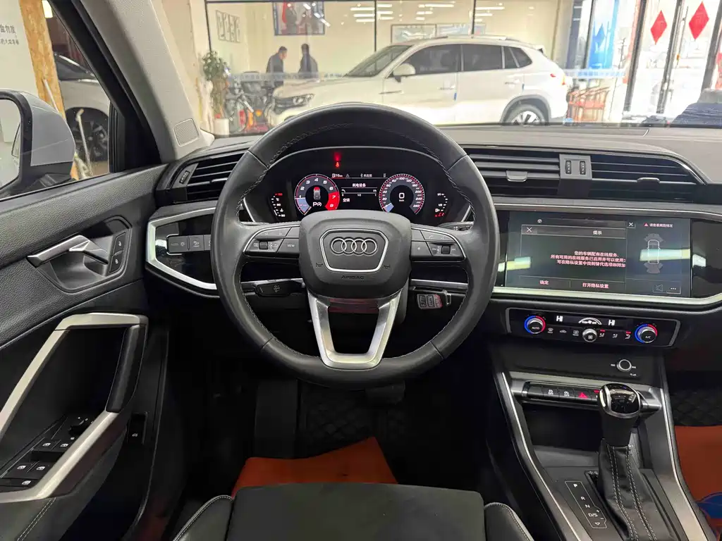 Audi Q3 2022 — фото 16