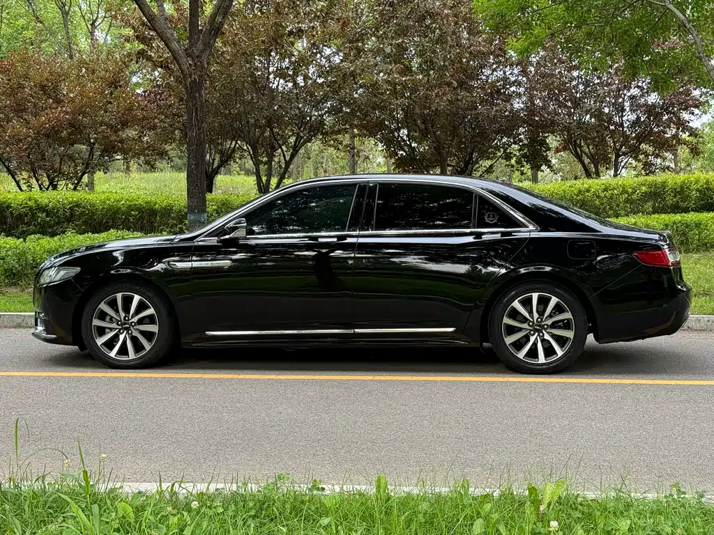 Lincoln Continental 2018 — фото 3