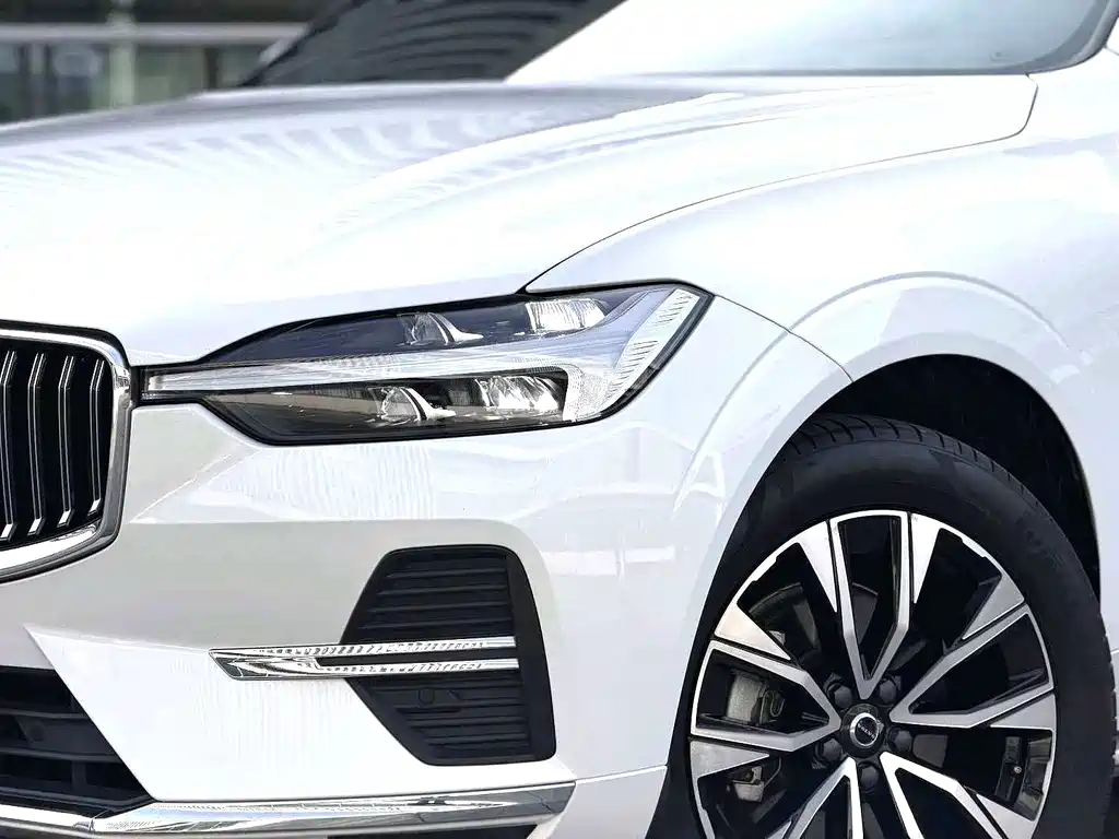 Volvo XC60 2023 — фото 2