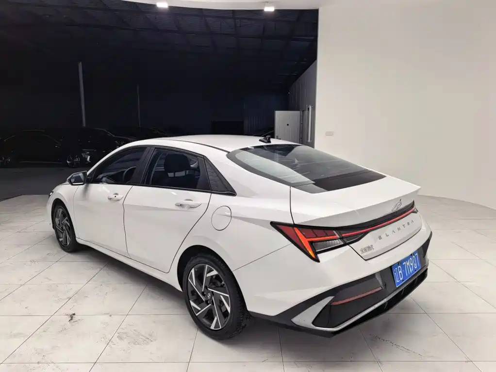 Hyundai Elantra 2023