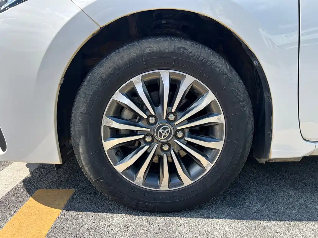 Toyota Corolla 2018 — фото 19