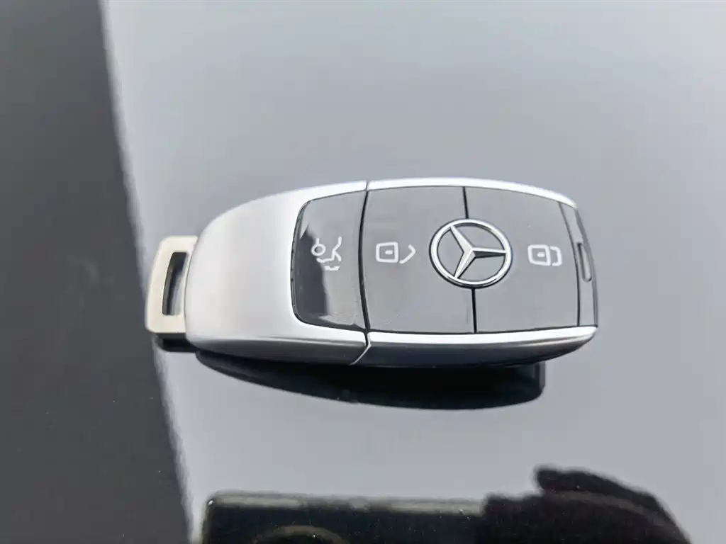 Mercedes-Benz E-Class 2023 — фото 19