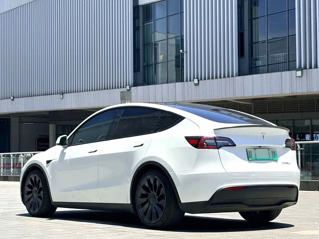 Tesla Model Y 2021 — фото 9
