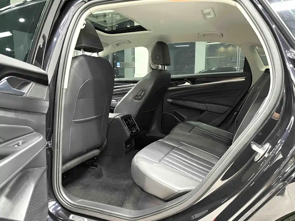 Volkswagen Passat 2023 — фото 10