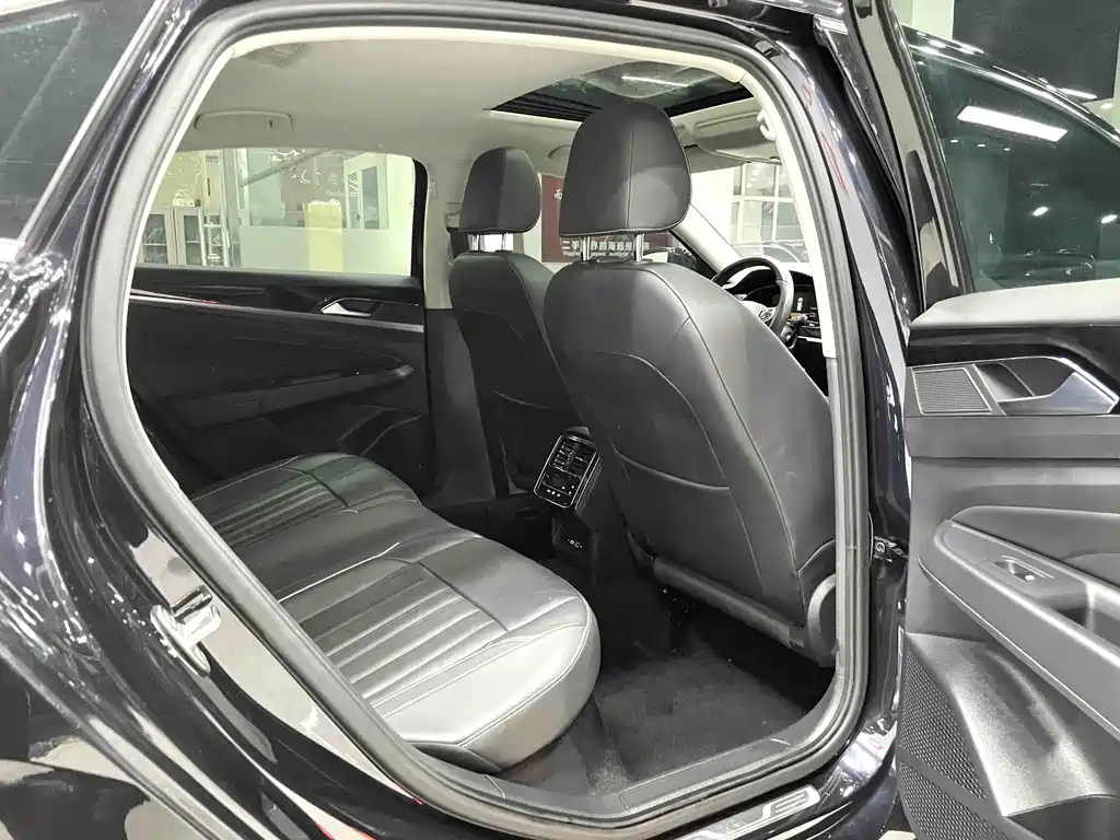 Volkswagen Passat 2023 — фото 13