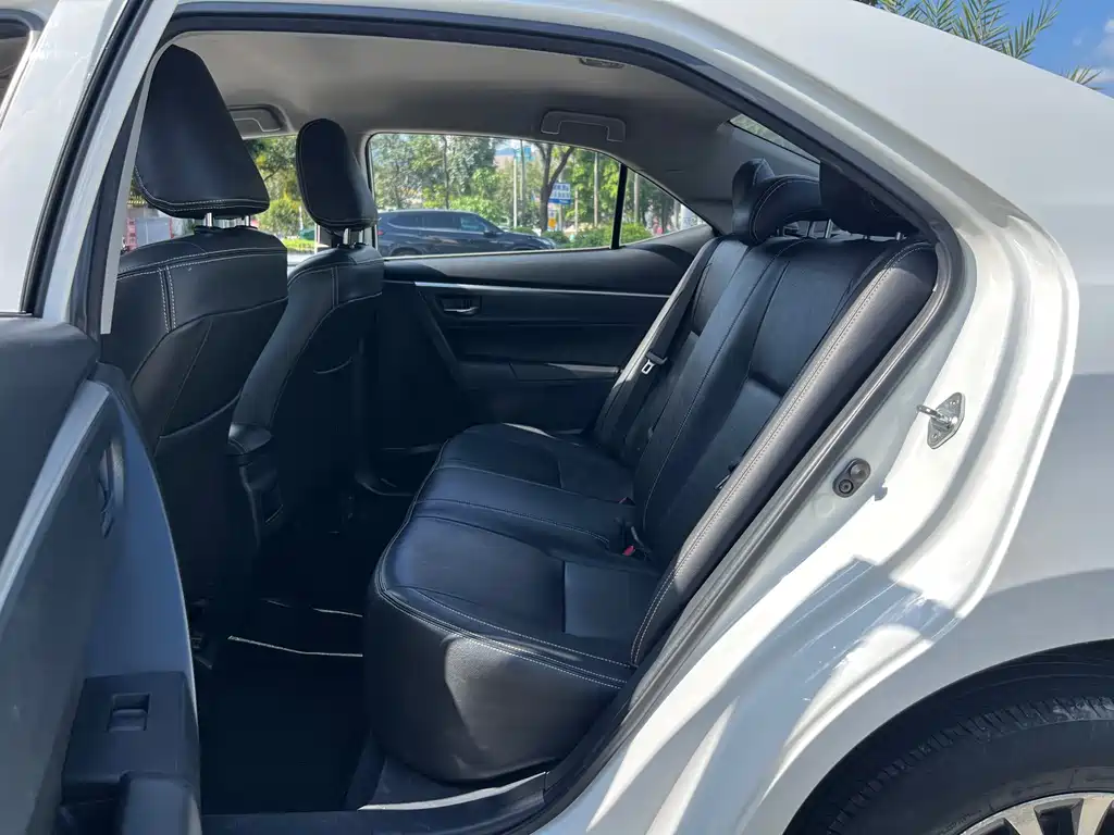Toyota Corolla 2018 — фото 15