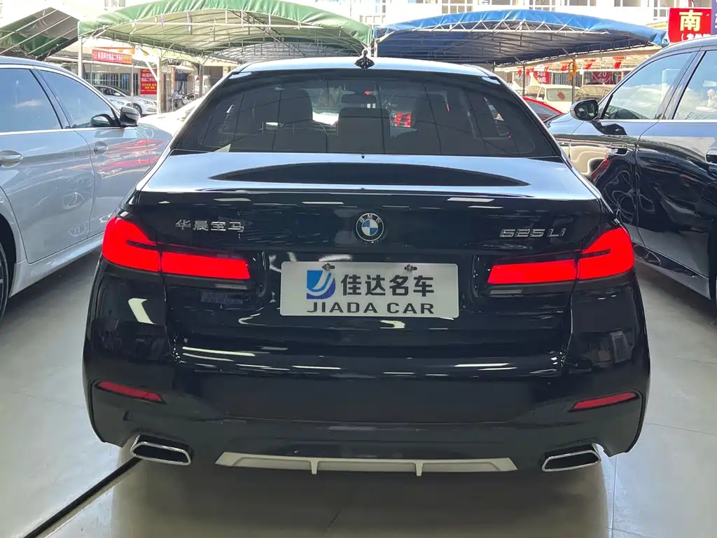 BMW 5 Series 2023 — фото 14