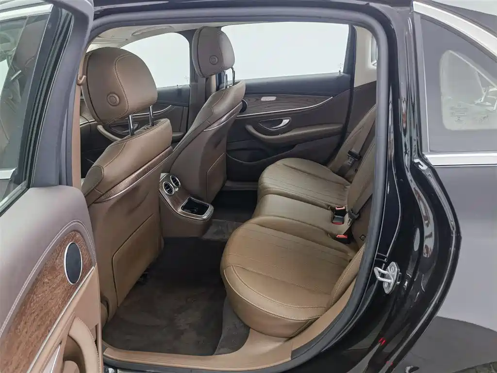 Mercedes-Benz E-Class 2023 — фото 15