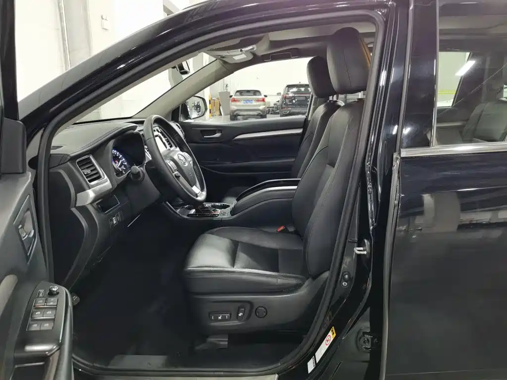 Toyota Highlander 2018 — фото 10