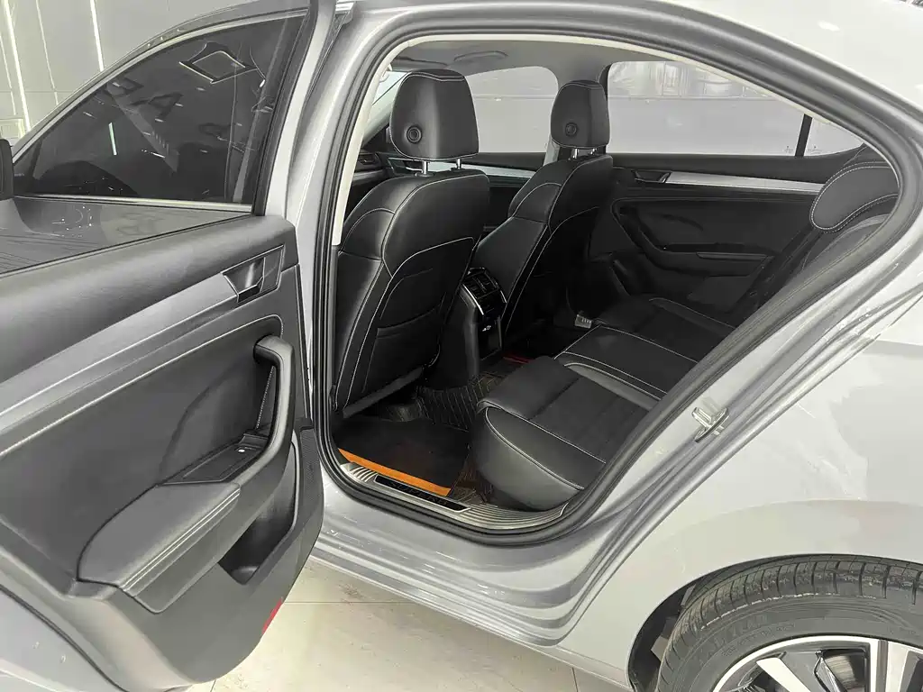 Skoda Superb 2023 — фото 13