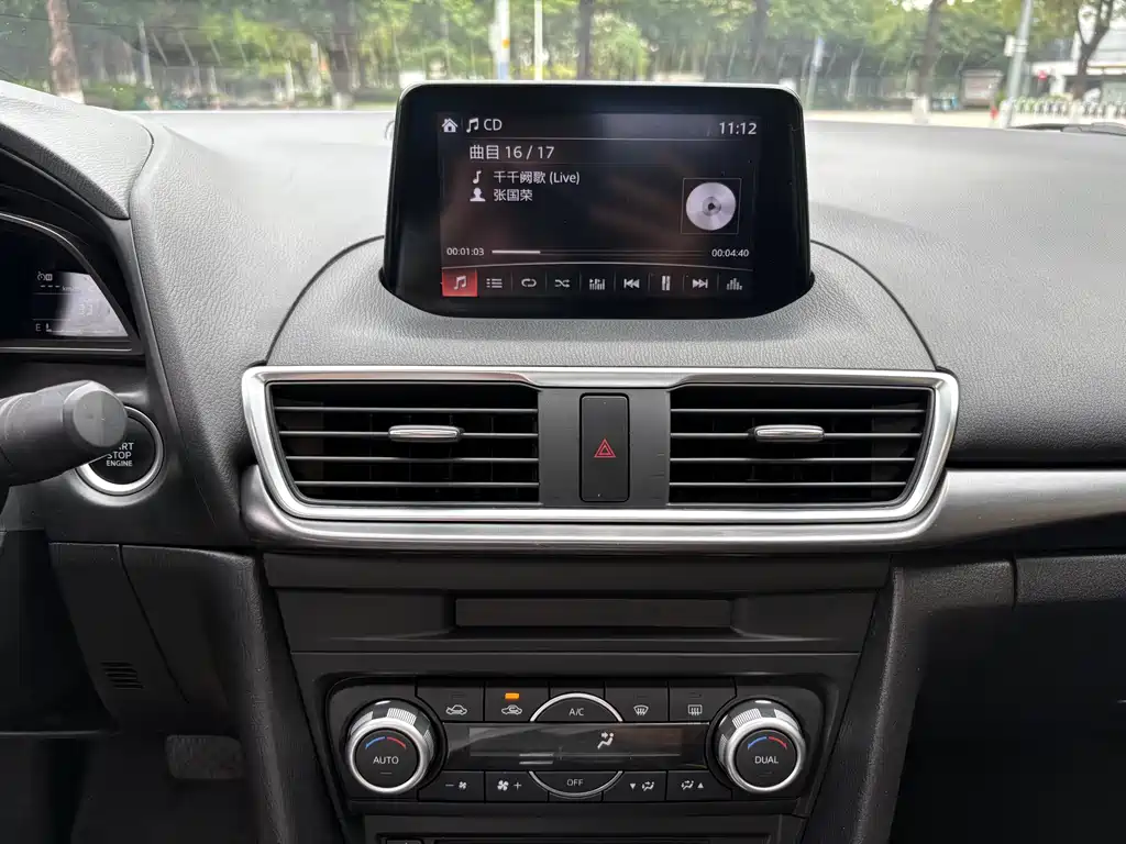 Mazda 3 Axela 2018 — фото 18