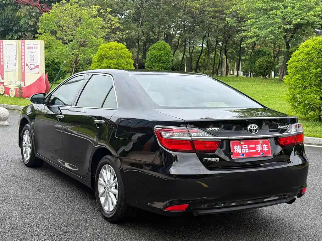 Toyota Camry 2015 — фото 4