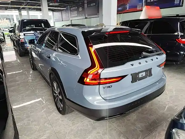 Volvo V90 2021