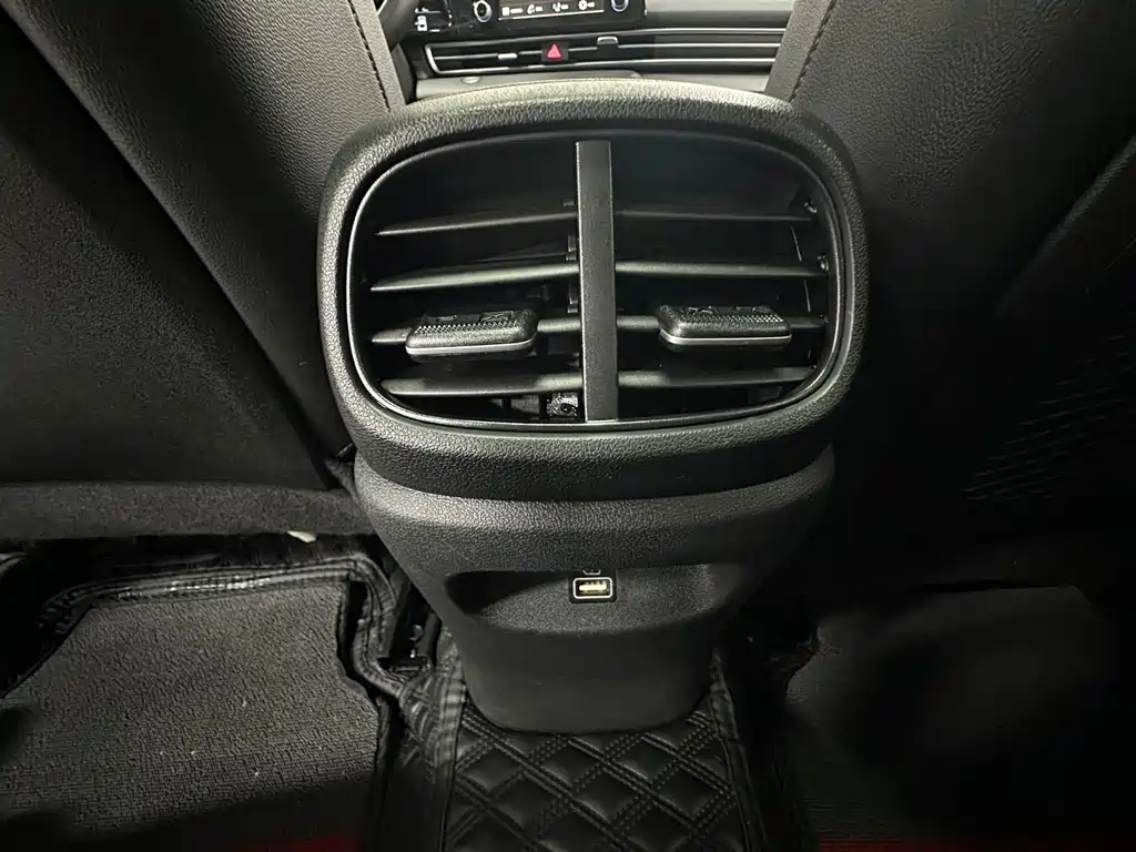 Hyundai Elantra 2023 — фото 21