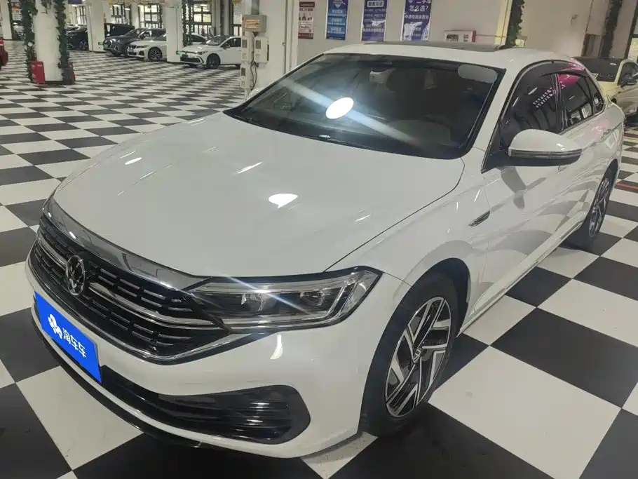 Volkswagen Sagitar 2022